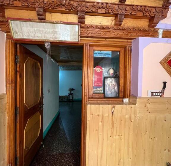 پانسیون Napishu Guest House