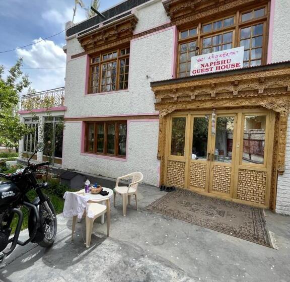 پانسیون Napishu Guest House