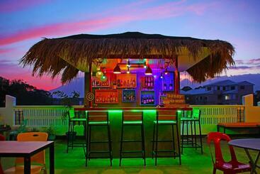 هاستل Antwet Backpacker S Inn & Rooftop Bar