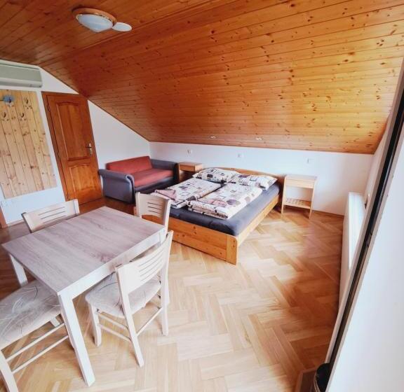 ホテル Apartmány Na Farmě