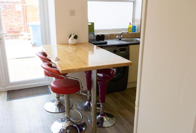 Hullidays East Modern Detached 3 Bed House
