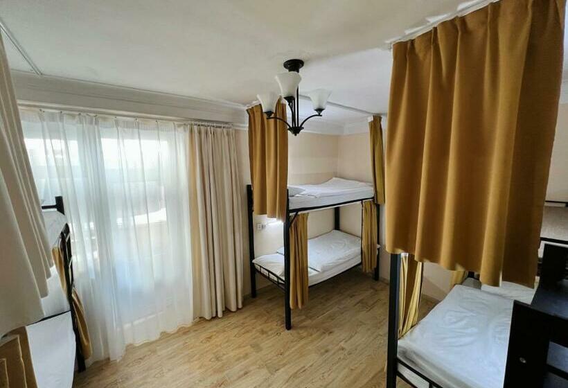 پانسیون Khongor Guest House & Tours