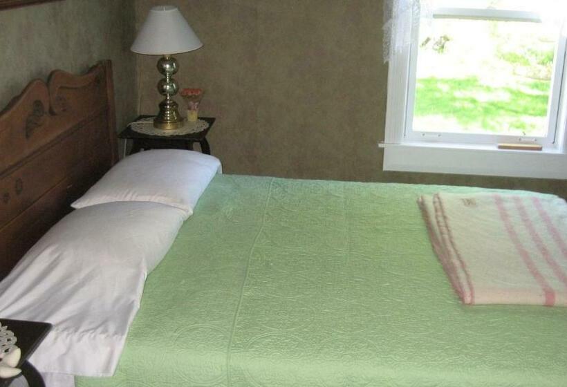 فندق صغير Margaree Harbour View Inn B&b