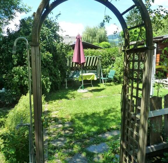 تختخواب و صبحانه Gaestehaus Staats