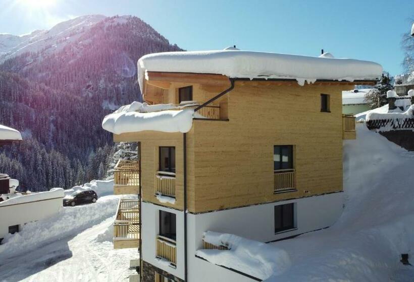 پانسیون Arlhome   Zuhause Am Arlberg