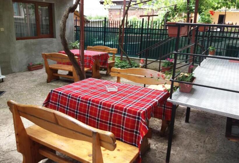 پانسیون Guest House Astra