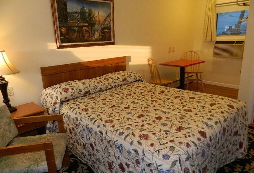 Twin Oaks Motel