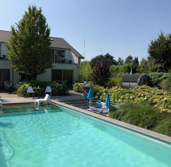 هتل Guesthouse De Witte Merel Deluxe