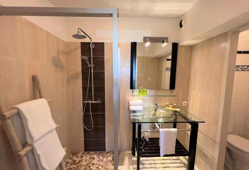 Отель Hôtel Les Vieilles Tours Rocamadour