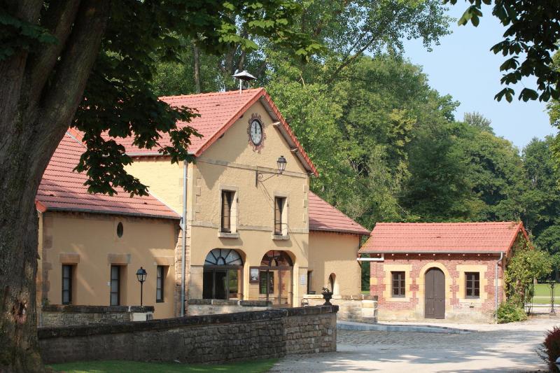 هتل Le Domaine Chateau Du Faucon