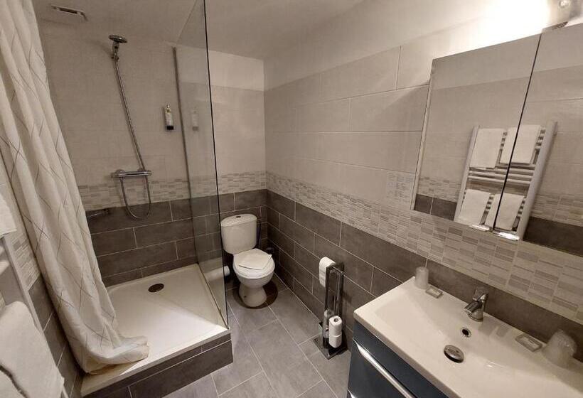 هتل Logis Hôtel   Les Pasteliers