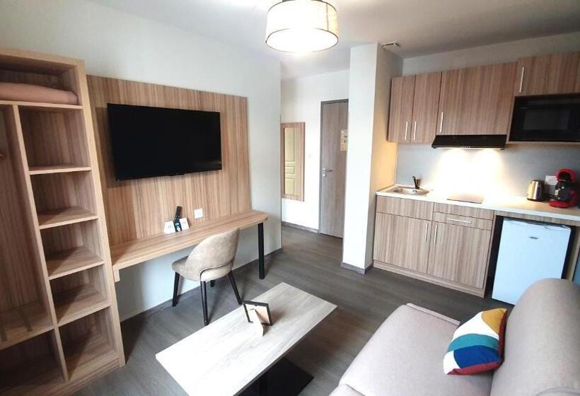 هتل Logis Hôtel   Les Pasteliers