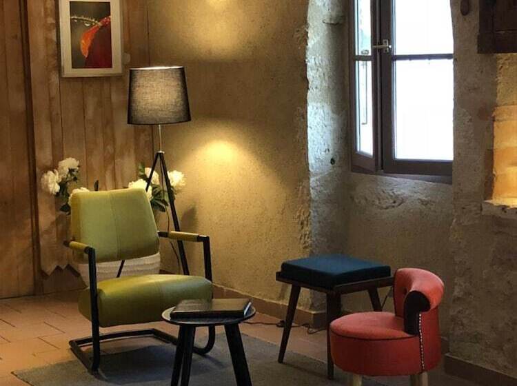 ホテル Logis L'auberge De Larressingle