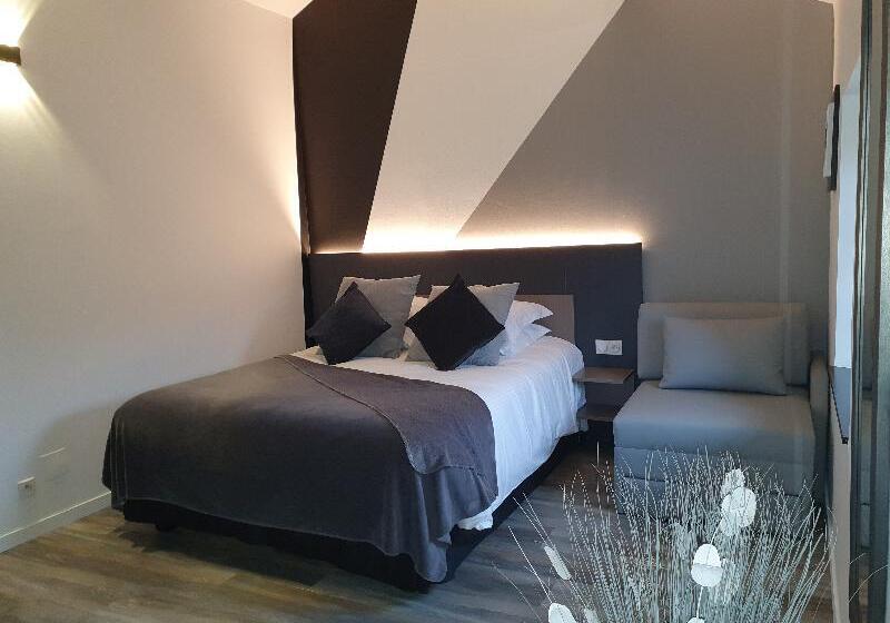 ホテル Logis L'auberge De Larressingle