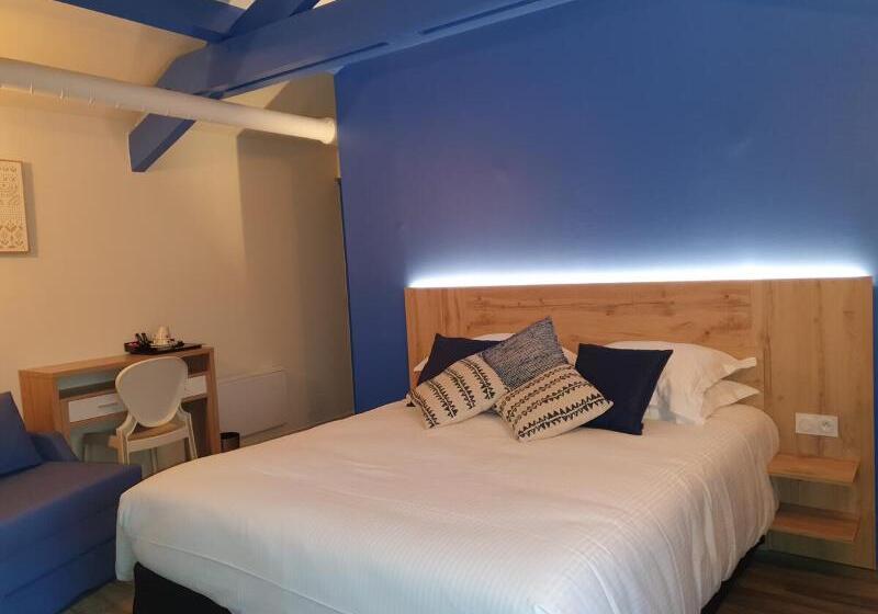 ホテル Logis L'auberge De Larressingle