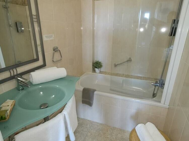 Logis Hotel Le Relais De La Poste Restaurant Le Fil Du Temps