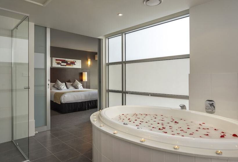 Отель Quest Caroline Springs