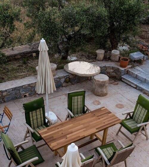 בית מלון כפרי Xemoni