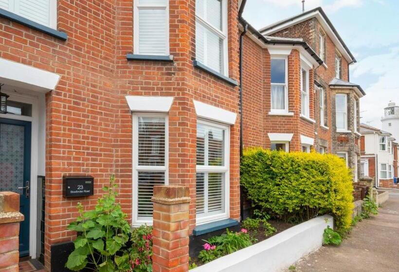 23 Stradbroke Road
