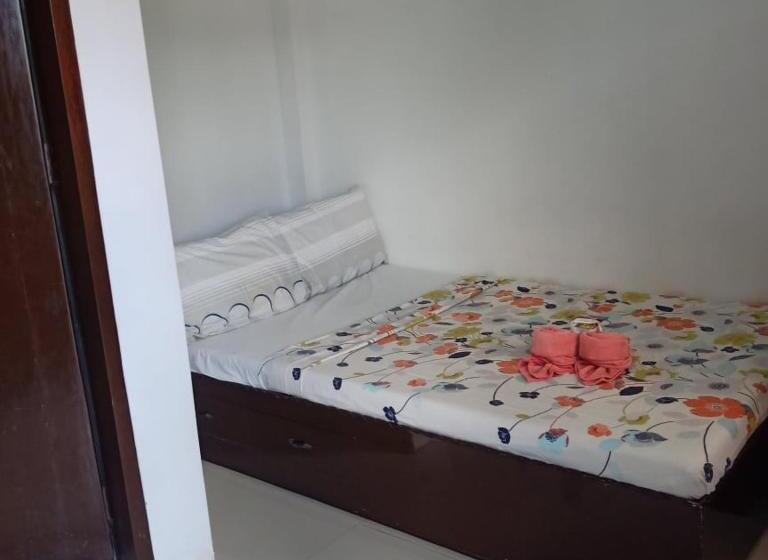 تختخواب و صبحانه Chelle S Apartelle Inn