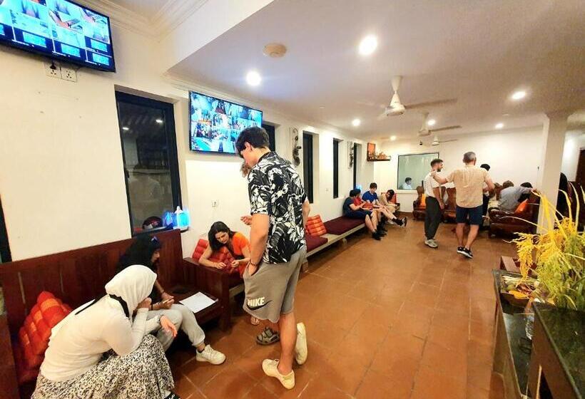 هتل Darling Pub Hostel