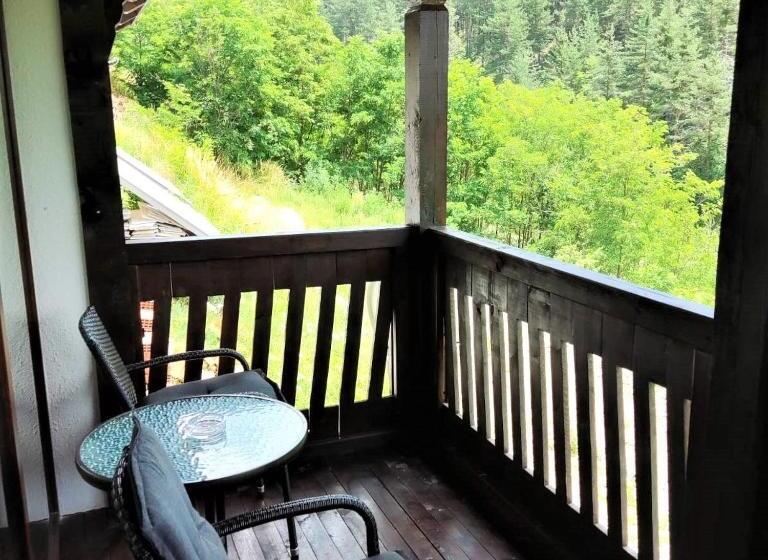 פנסיון Leshtenski Rai Guest House