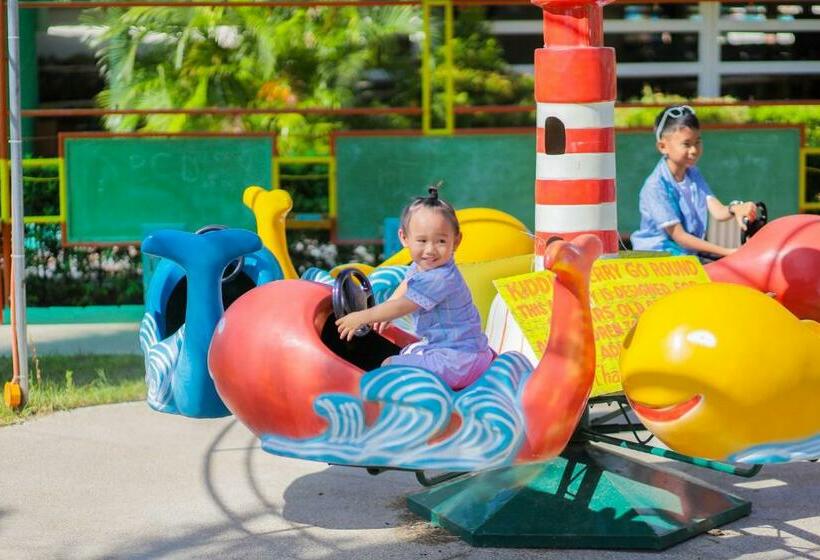 استراحتگاه Whiterock Beach Hotel And Waterpark