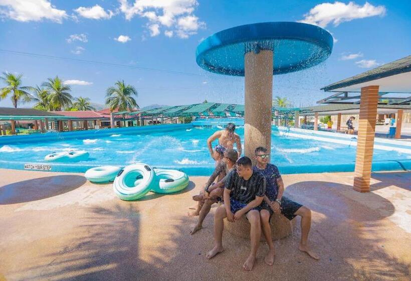 استراحتگاه Whiterock Beach Hotel And Waterpark
