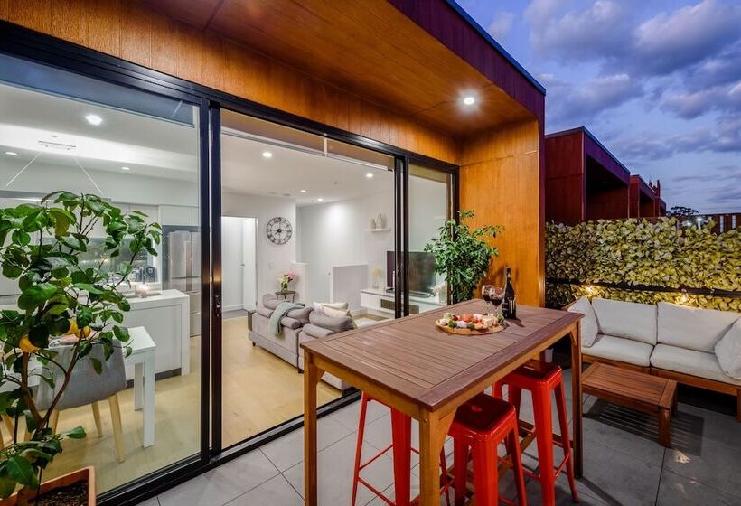 Staycentral   Northcote Townhouse With Study