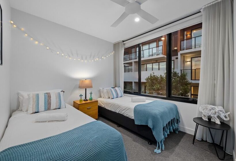 Staycentral   Northcote Townhouse With Study