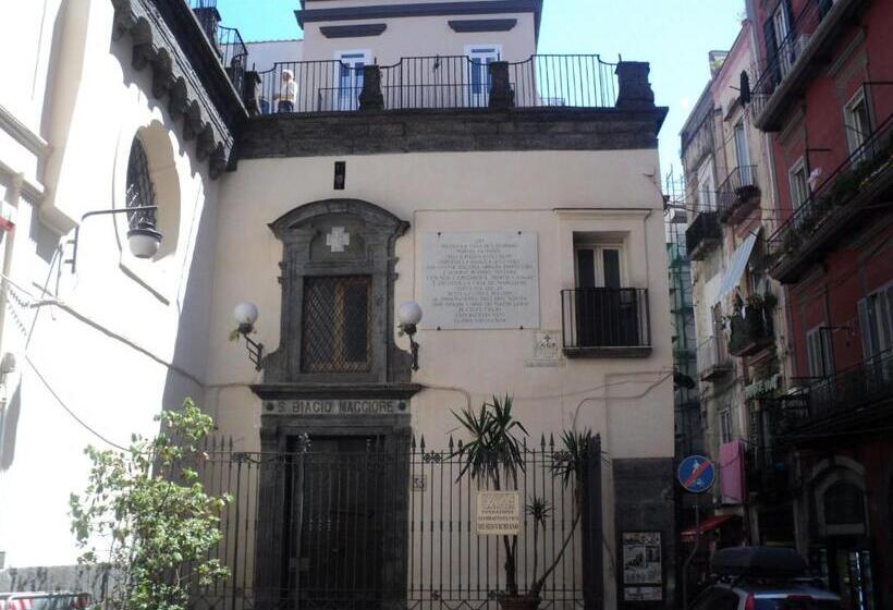 تختخواب و صبحانه Atrium Boutique