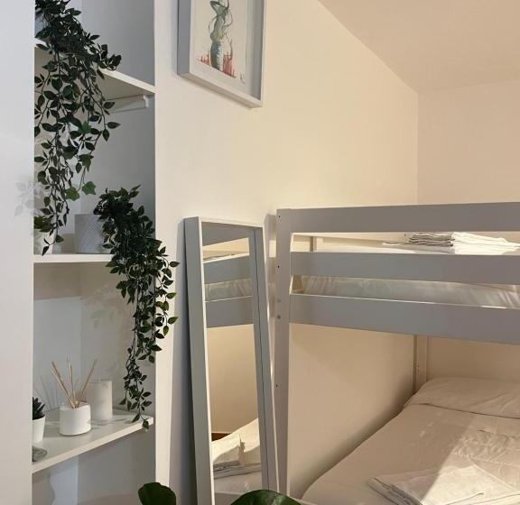 تختخواب و صبحانه Atrium Boutique