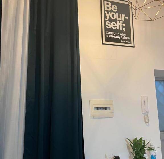 تختخواب و صبحانه Atrium Boutique