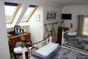 تختخواب و صبحانه Melorne Farm Guest House