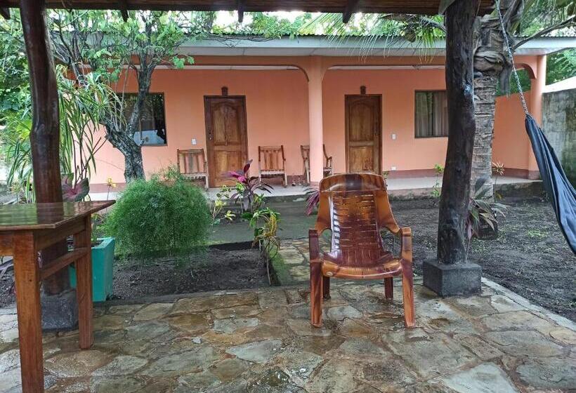تختخواب و صبحانه Ometepe House