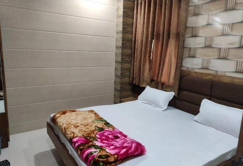 هتل Al Sharif Manzil 90 Mtrs From Dargah