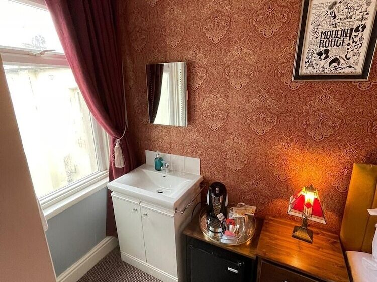 هتل Mcgraths Blackpool
