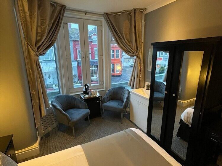 هتل Mcgraths Blackpool