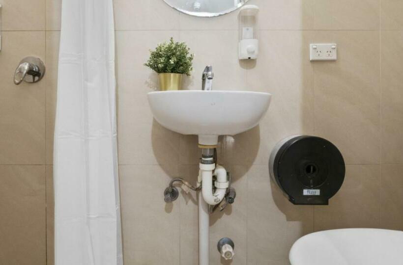 Hotel Discover Potts Point Budget Accommodation