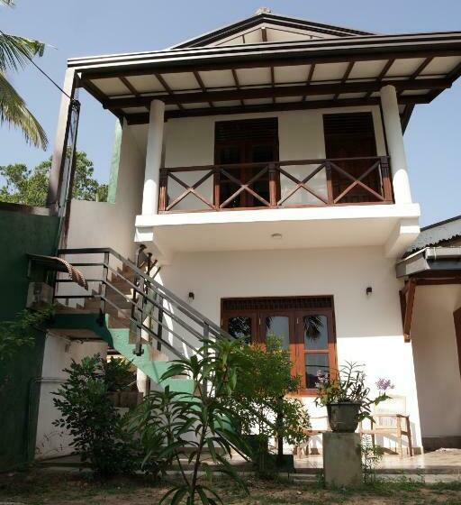 هتل Surf Nest Hiriketiya