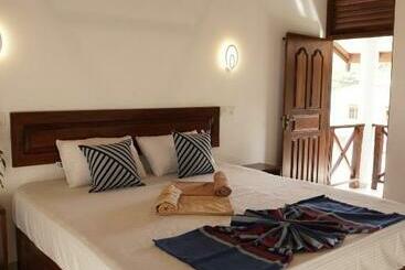 هتل Surf Nest Hiriketiya