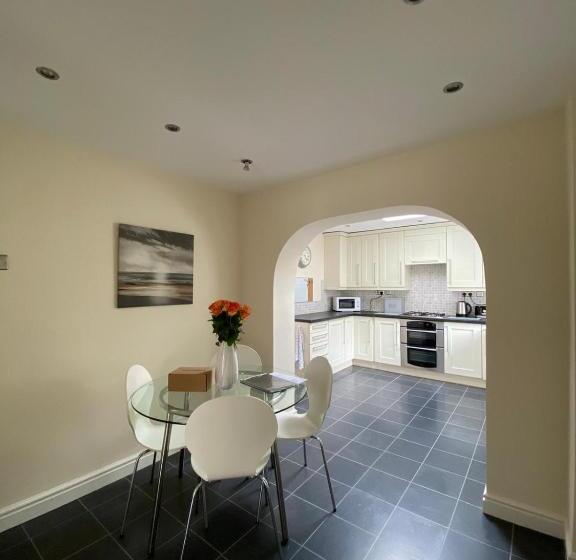 Isle Of Anglesey Spacious Home