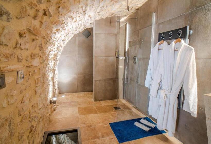 Bed and Breakfast Chambre D Hôte Avec Spa Privatif Domaine Les Nuits Envôutées   Gard