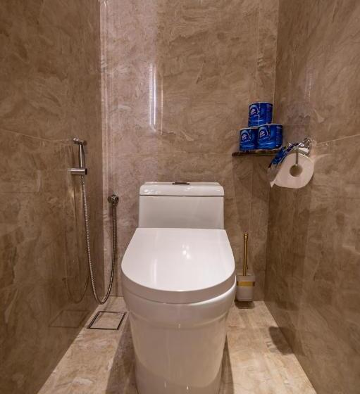 هتل A Residence @ Between Hilton & Cititel