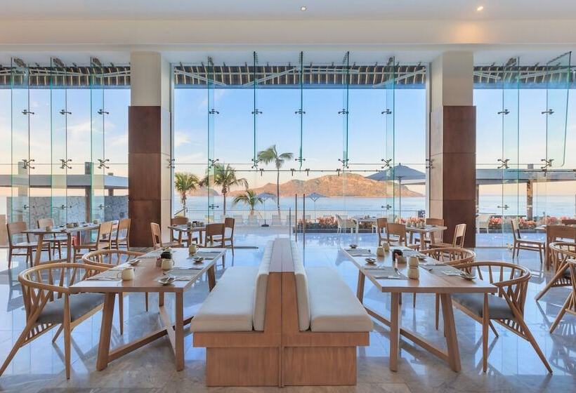 هتل Courtyard By Marriott Mazatlan Beach Resort