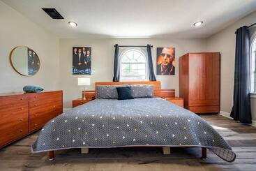 5br Home Sleeps 16 Downtown/pet Friendly/ev Charger