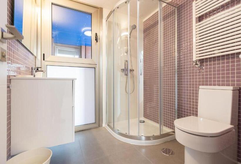 Preciosa Casa Con Piscina Y Bosque Privados En Sigüeiro, Santiago De Compostela