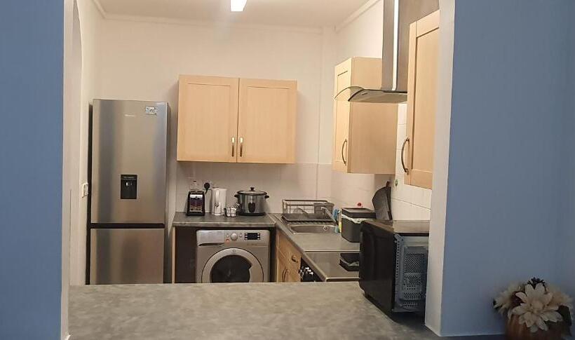 Entire Rental, Easy Reach To Etihad Stadium