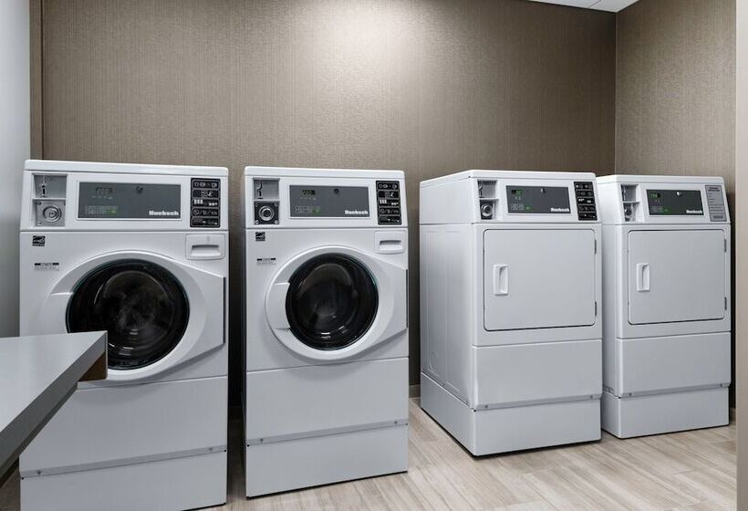 هتل Springhill Suites By Marriott Charlotte Airport Lake Pointe