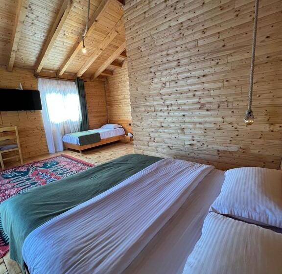 هتل Wooden House